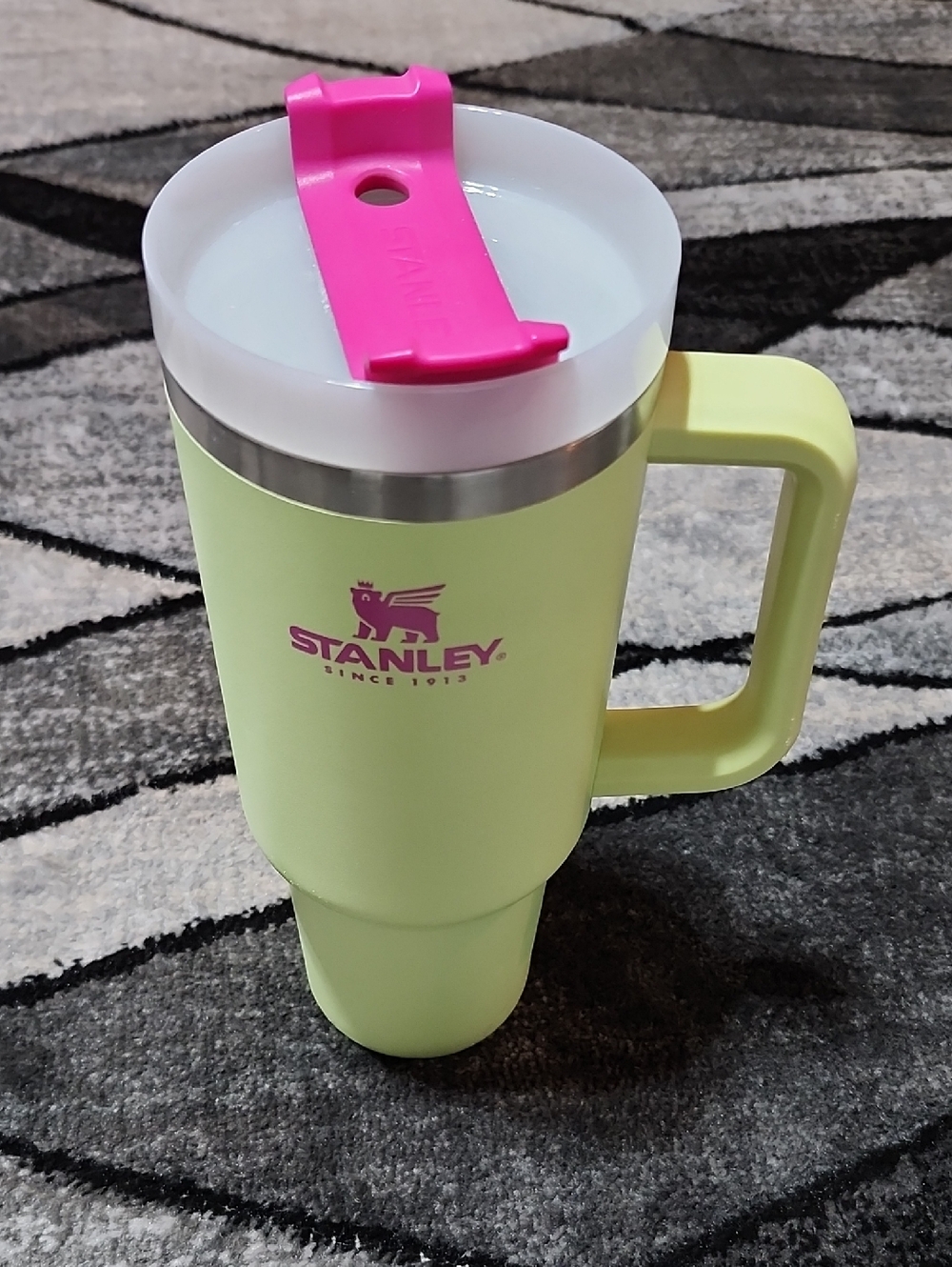 STANLEY LIMITED EDITION QUENCHER H2.0 CITRON GREEN & PINK FLOWSTATE TUMBLER